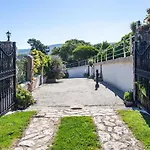 Con Jardin En Un Chale * 布埃乌