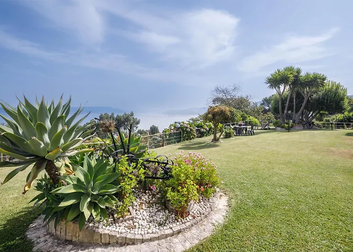 Apartment Con Jardin En Un Chale Bueu